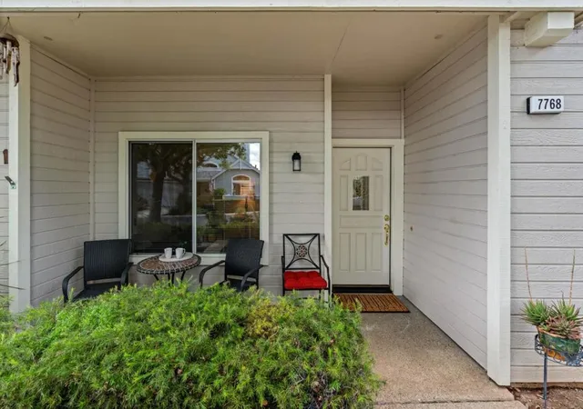 Listing Photo 3 - Condo for sale in building located at 7768 Beltane Dr, San Jose, CA 95135