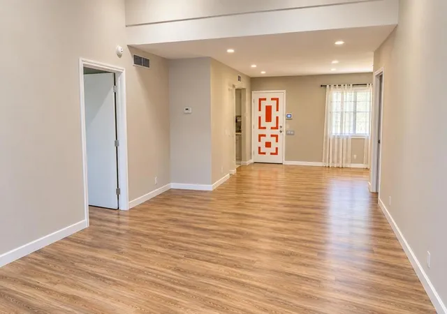 Listing Photo 4 - Condo for sale in building located at 351 E Via Carisma, Palm Springs, CA 92264 - Unit #94