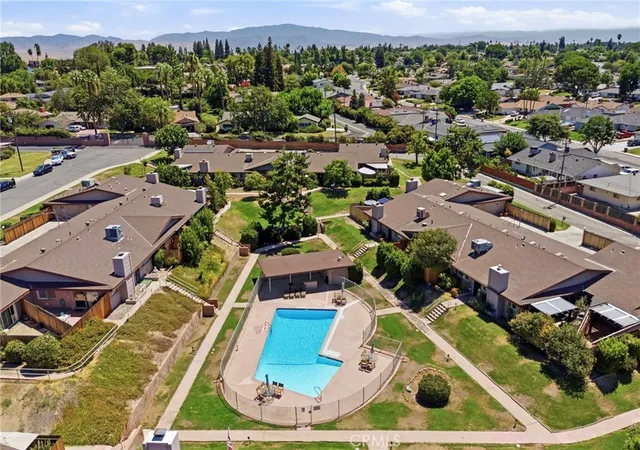 Photo 2 of Condo for sale at 2813 Summit Cir, Bakersfield, CA 93306 | MLS# OC26172311 | Listing updated on 2026-09-13