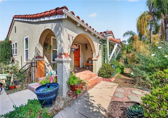 Photo 3 of Sale Pending at 2852 W Avenue 34, Los Angeles, CA 90065 | MLS# DW26175580 | Listing updated on 2026-09-13