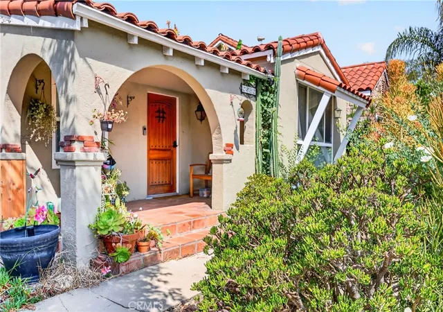 Photo 4 of Sale Pending at 2852 W Avenue 34, Los Angeles, CA 90065 | MLS# DW26175580 | Listing updated on 2026-09-13