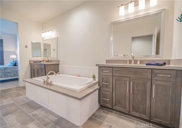 Listing Photo 4 - Condo for sale in building located at 4060 Tradewinds Dr, Oxnard, CA 93035