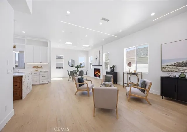 Photo 1 of Sale Pending at 617 N Irena Ave #B, Redondo Beach, CA 90277 | MLS# SB26175472 | Listing updated on 2026-10-01