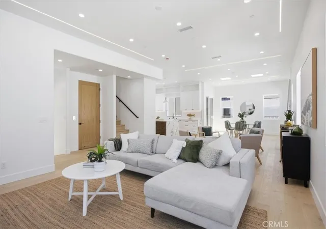 Photo 4 of Sale Pending at 617 N Irena Ave #B, Redondo Beach, CA 90277 | MLS# SB26175472 | Listing updated on 2026-10-01