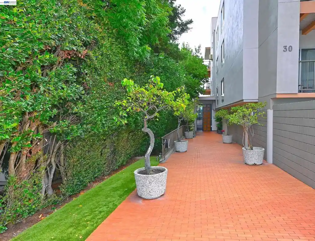 Listing Photo 2 - Condo for sale in 30 Mounds Rd located at 30 Mounds Rd, San Mateo, CA 94402 - Unit #201