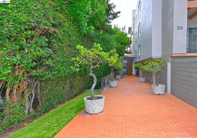Listing Photo 2 - Condo for sale in building located at 30 Mounds Rd, San Mateo, CA 94402 - Unit #201