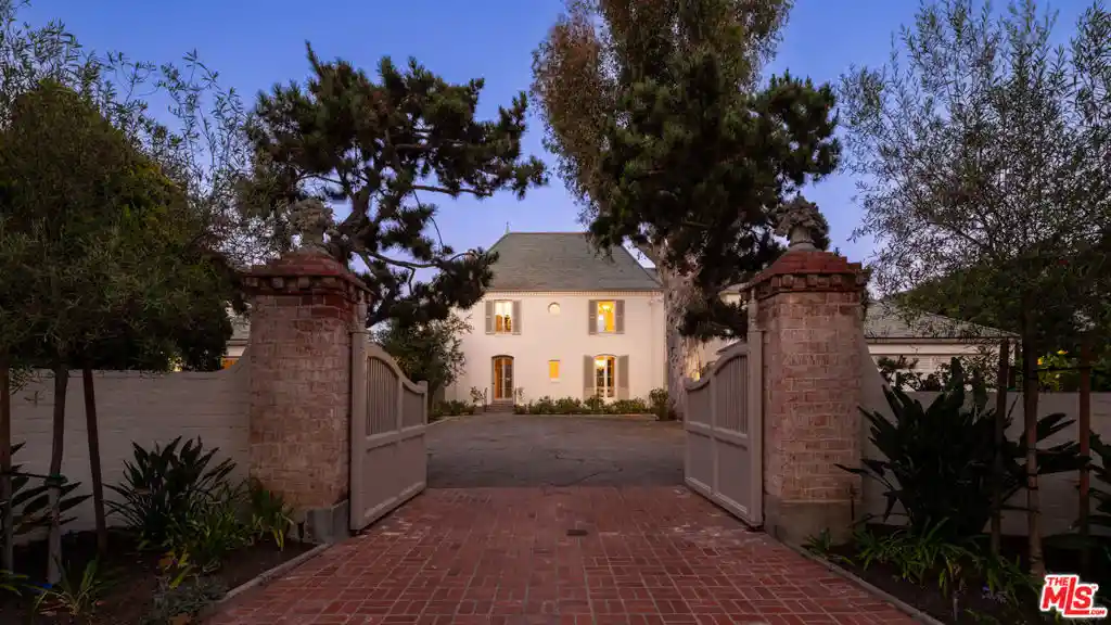 Photo 1 of Single family home for sale at 528 Chautauqua Blvd, Pacific Palisades, CA 90272 | MLS# 26865925 | Listing updated on 2026-08-19