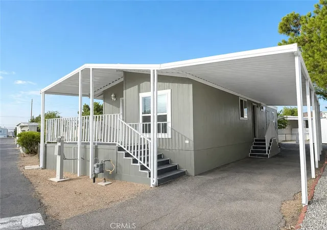Manufactured home for sale at 22601 Bear Valley Rd #33, Apple Valley, CA 92308 | MLS# HD26175743