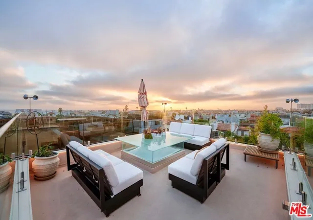 Photo 1 of Single family home for sale at 122 Union Jack Mall, Marina Del Rey, CA 90292 | MLS# 26869665 | Listing updated on 2026-10-07