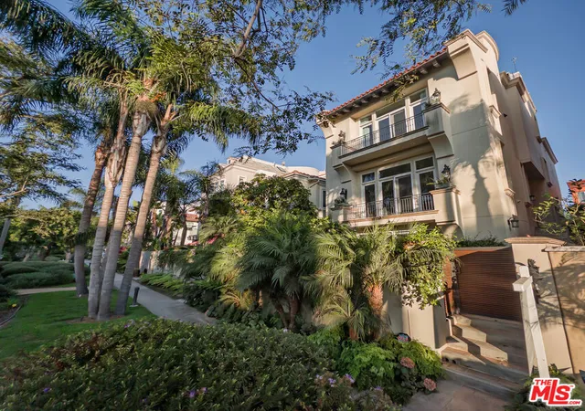Photo 3 of Single family home for sale at 122 Union Jack Mall, Marina Del Rey, CA 90292 | MLS# 26869665 | Listing updated on 2026-10-07