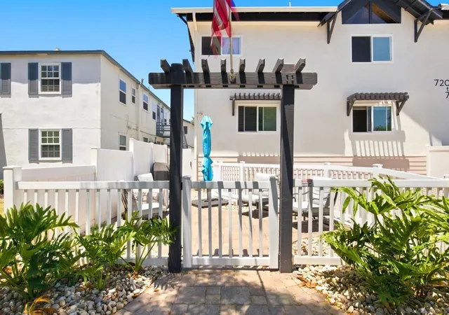 Listing Photo 3 - Condo for sale in building located at 730 E Ave, Coronado, CA 92118