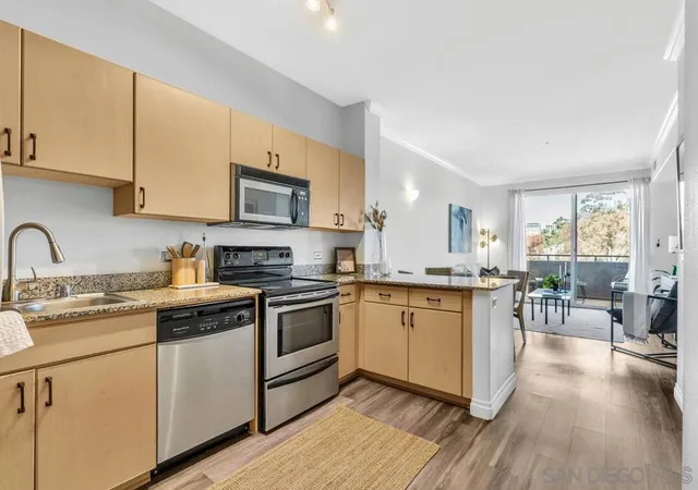 Listing Photo 2 - Condo for sale in building located at 1643 6Th Ave, San Diego, CA 92101 - Unit #415