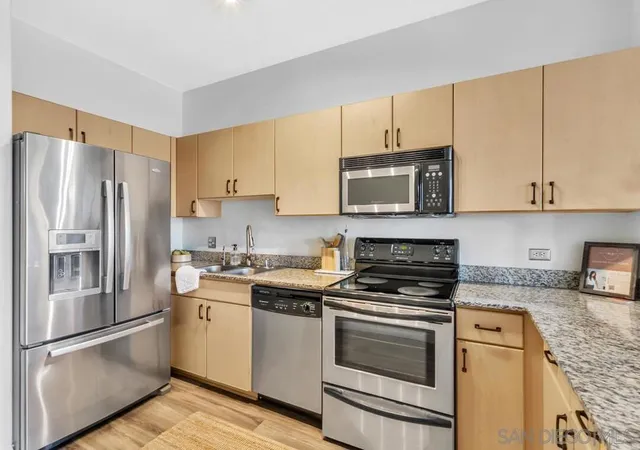 Listing Photo 4 - Condo for sale in building located at 1643 6Th Ave, San Diego, CA 92101 - Unit #415