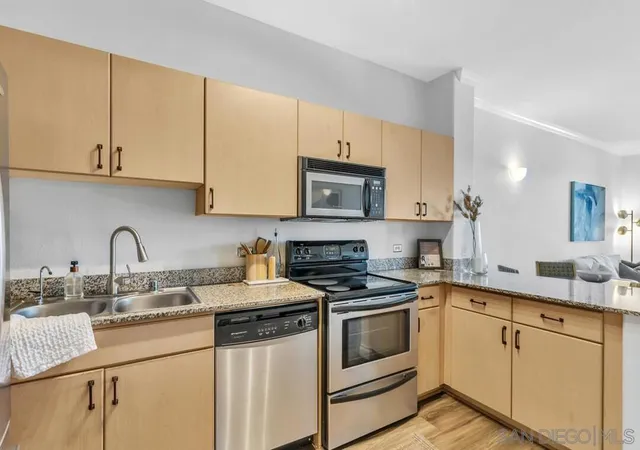 Listing Photo 5 - Condo for sale in building located at 1643 6Th Ave, San Diego, CA 92101 - Unit #415
