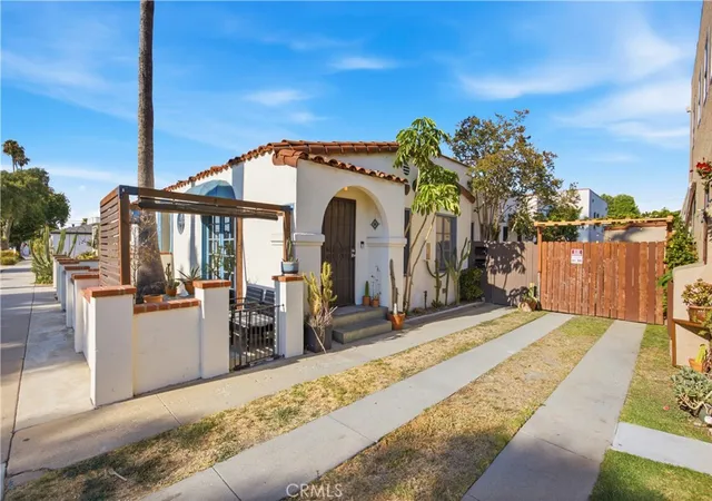 Photo 3 of Sale Pending at 906 Termino, Long Beach, CA 90804 | MLS# OC26173738 | Listing updated on 2026-10-27