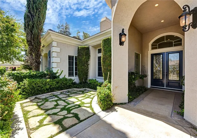 Photo 4 of Single family home for sale at 1660 Alamitos, Corona, CA 92881 | MLS# IG26176193 | Listing updated on 2026-10-12