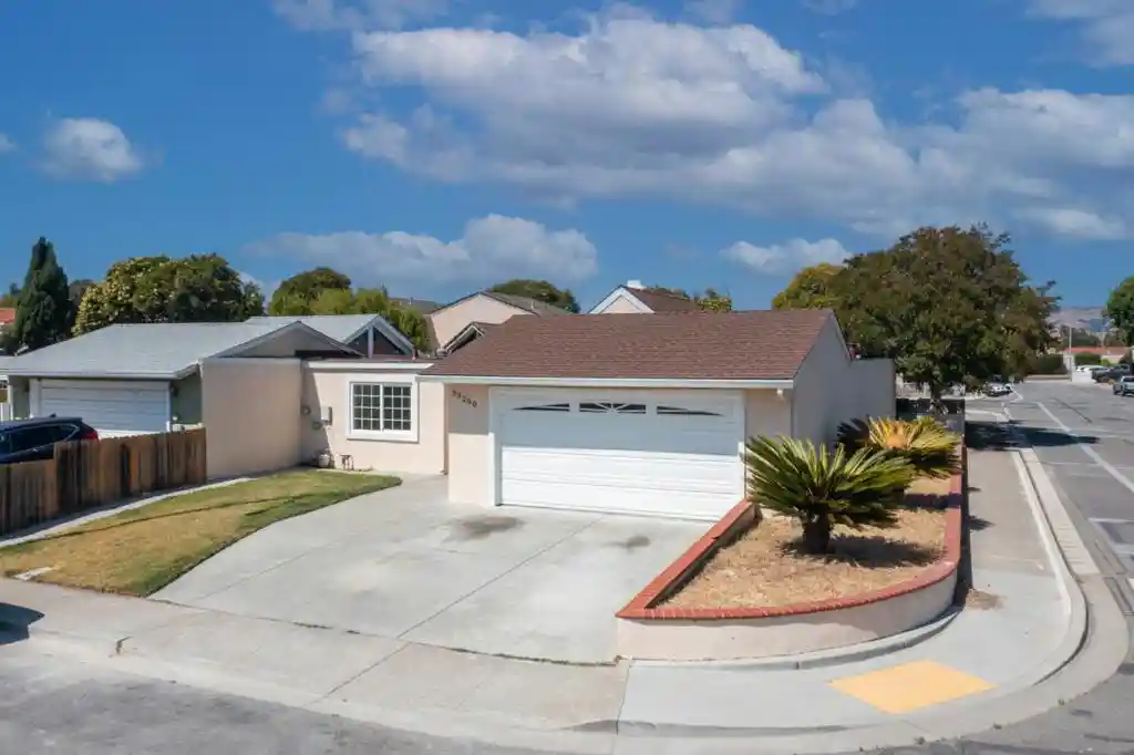 Single family home for sale at 33260 Lake Oneida St, Fremont, CA 94555 | MLS# ML82057387
