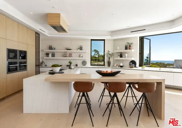 Photo 4 of Single family home for sale at 29600 Harvester Rd, Malibu, CA 90265 | MLS# 26871381 | Listing updated on 2026-10-09