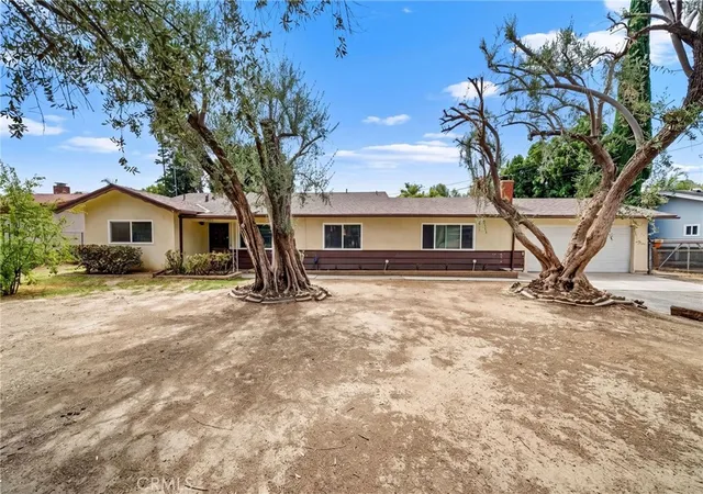 Photo 2 of Sale Pending at 26985 Meridian St, Hemet, CA 92544 | MLS# SW26175462 | Listing updated on 2026-09-21