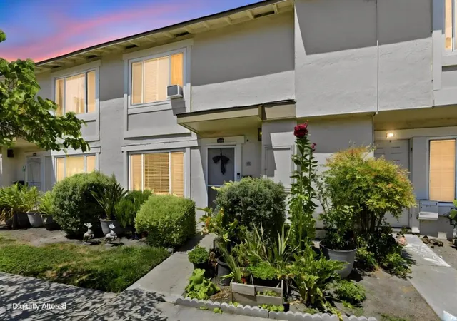 Photo 1 of Townhouse for sale at 5532 Don Octavio Ct, San Jose, CA 95123 | MLS# ML82057431 | Listing updated on 2026-10-12