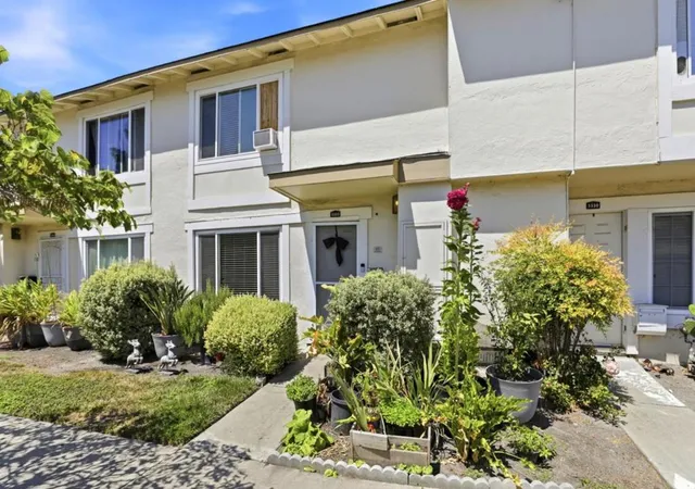 Photo 2 of Townhouse for sale at 5532 Don Octavio Ct, San Jose, CA 95123 | MLS# ML82057431 | Listing updated on 2026-10-12