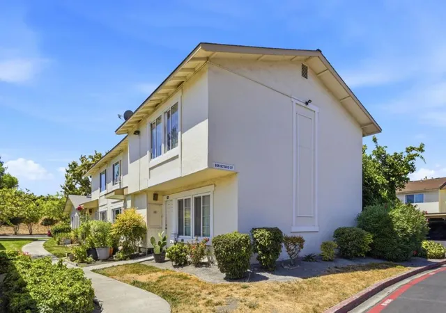 Photo 3 of Townhouse for sale at 5532 Don Octavio Ct, San Jose, CA 95123 | MLS# ML82057431 | Listing updated on 2026-10-12