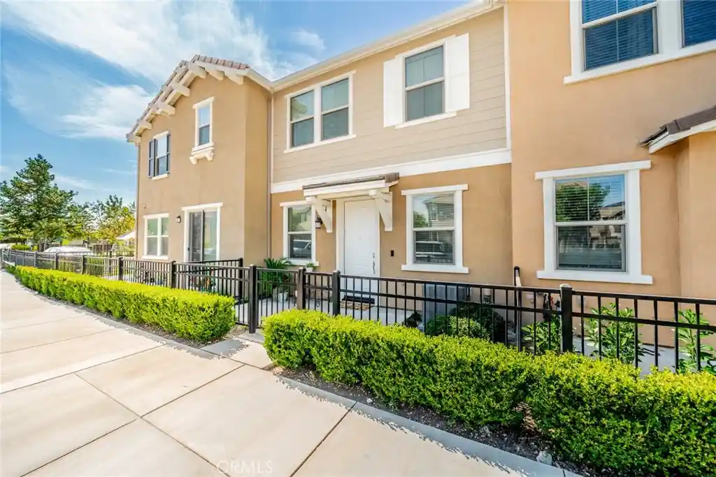 Listing Photo 1 - Condo for sale in 16502 Casa Grande located at 16502 Casa Grande, Fontana, CA 92336 - Unit #120