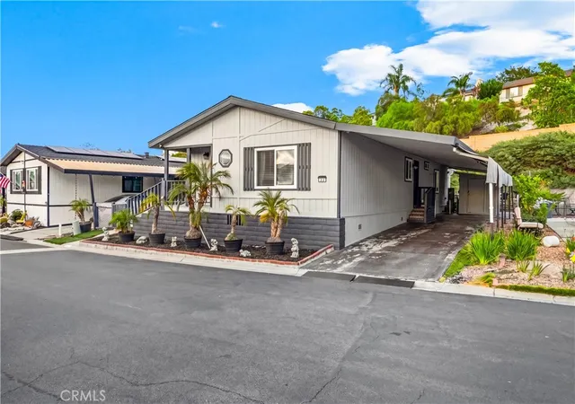 Photo 3 of Manufactured home for sale at 200 S Emerald Dr #22, Vista, CA 92081 | MLS# SW26176063 | Listing updated on 2026-10-05