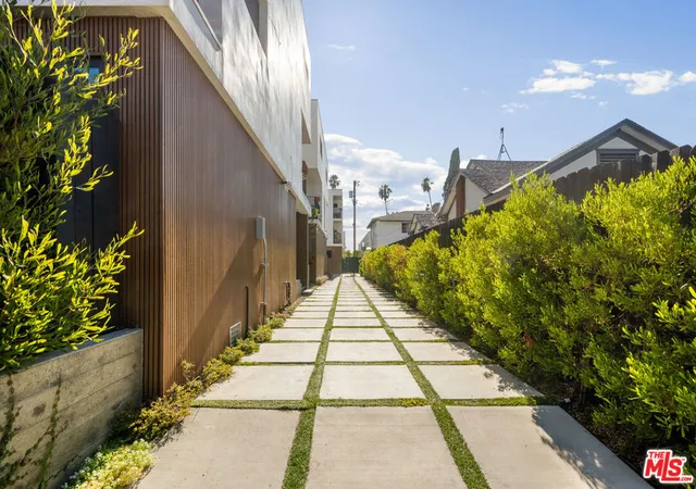 Photo 2 of Multi family home for sale at 923 N Mariposa Ave, Los Angeles, CA 90029 | MLS# 26869087 | Listing updated on 2026-09-17