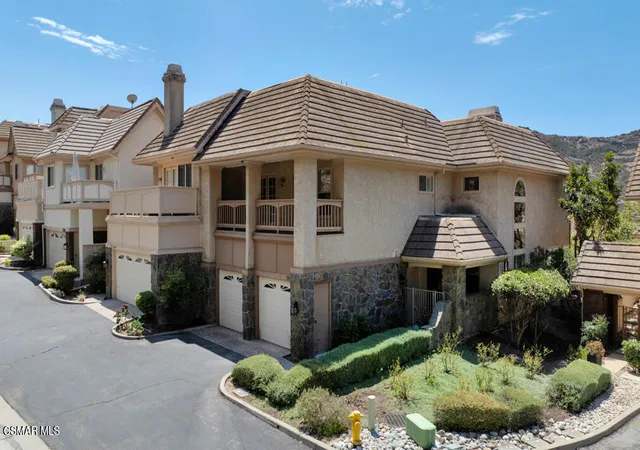 Townhouse for sale at 32146 Cyn Ridge Dr, Westlake Village, CA 91361 | MLS# 226003848