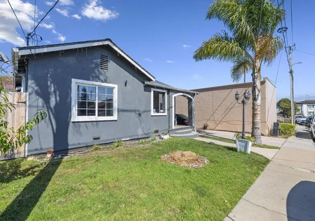 Photo 2 of Single family home for sale at 12 Eastern Dr, Watsonville, CA 95076 | MLS# ML82057451 | Listing updated on 2026-08-31