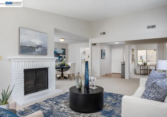 Listing Photo 4 - Condo for sale in building located at 1985 Cactus Ct, Walnut Creek, CA 94595 - Unit #3
