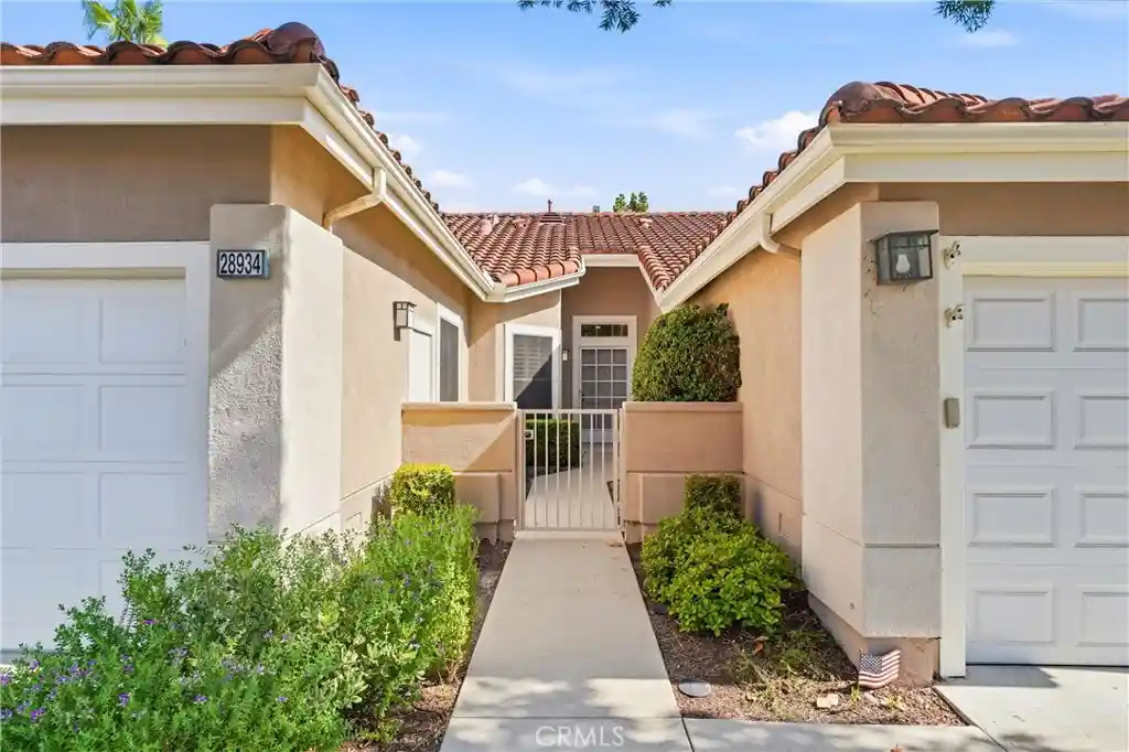 Listing Photo 1 - Condo for sale in 28934 Paseo Picasso located at 28934 Paseo Picasso, Mission Viejo, CA 92692 - Unit 28934 Paseo Picasso