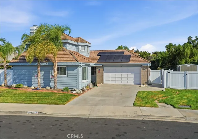 Photo 1 of Single family home for sale at 37475 Cole Crk Ct, Murrieta, CA 92562 | MLS# SW26176837 | Listing updated on 2026-10-04