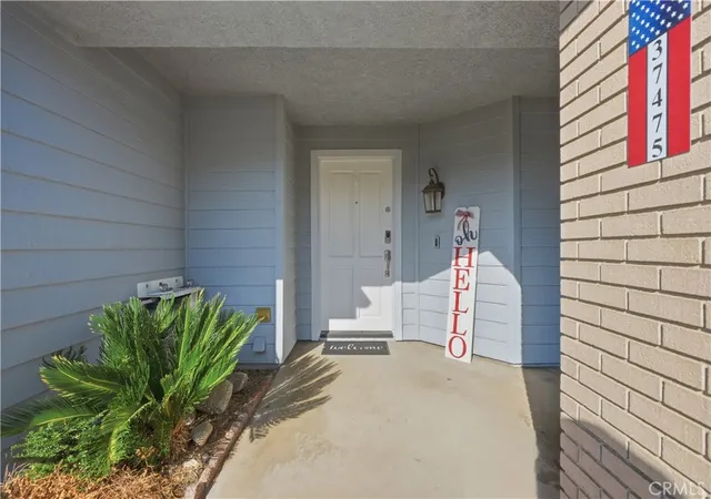 Photo 2 of Single family home for sale at 37475 Cole Crk Ct, Murrieta, CA 92562 | MLS# SW26176837 | Listing updated on 2026-10-04