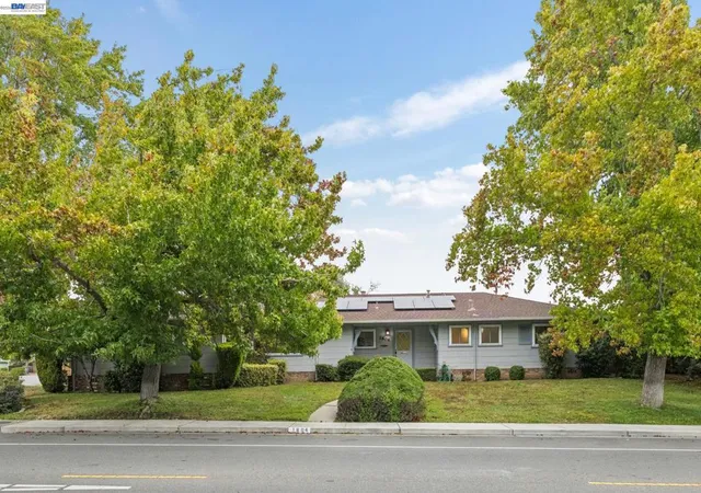 Photo 1 of Sale Pending at 1804 Sereno Dr, Vallejo, CA 94589 | MLS# 41144785 | Listing updated on 2026-09-30