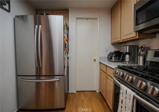 Listing Photo 4 - Condo for sale in building located at 15735 Nordhoff, Los Angeles, CA 91343 - Unit #26