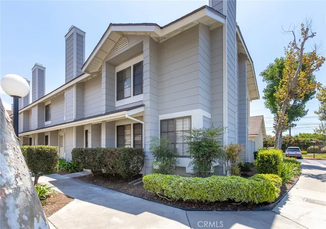 Townhouse for sale at 1700 W Cerritos #256, Anaheim, CA 92804 | MLS# NP26162074