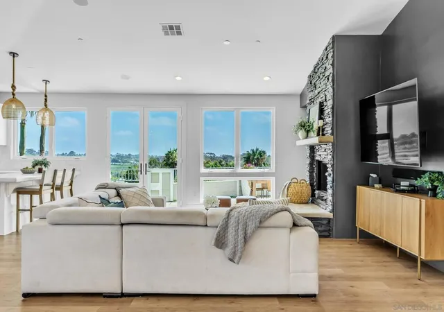 Photo 3 of Sale Pending at 1809 Ivy, Oceanside, CA 92054 | MLS# 260019769SD | Listing updated on 2026-09-25