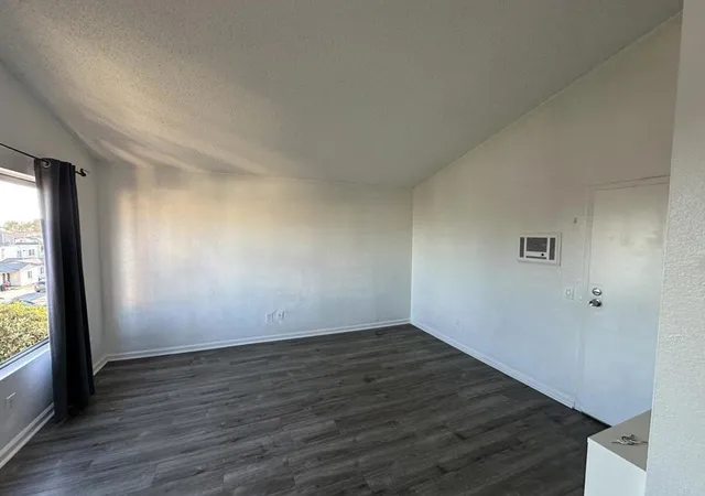 Listing Photo 4 - Condo for sale in building located at 4921 Trojan St, San Diego, CA 92115 - Unit #8