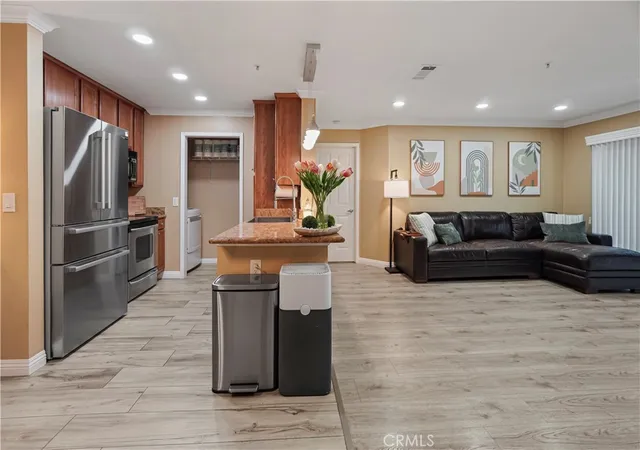 Listing Photo 4 - Condo for sale in building located at 1030 Vis Del Cerro Dr, Corona, CA 92879 - Unit #104