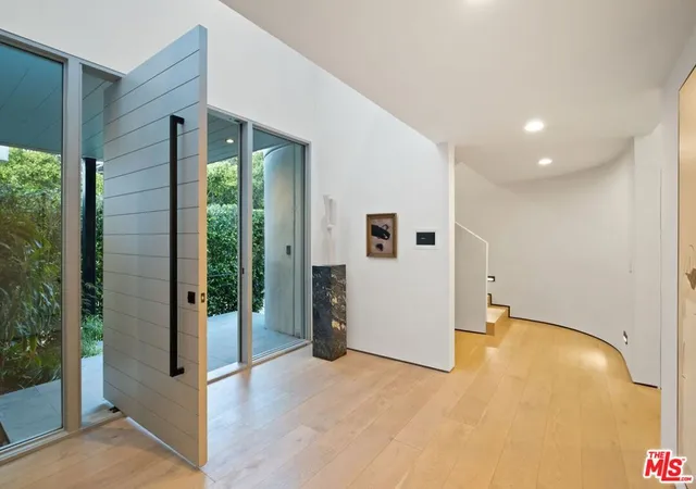 Photo 2 of Mansion for sale at 11210 Briarcliff Ln, Studio City, CA 91604 | MLS# 26871529 | Listing updated on 2026-10-05