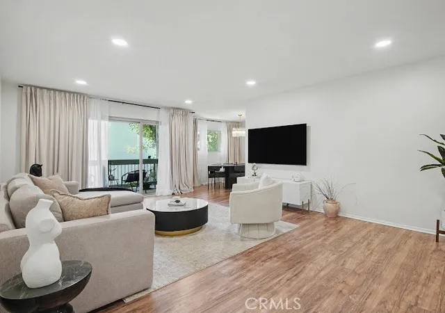 Listing Photo 2 - Condo for sale in building located at 23677 Park Capri, Calabasas, CA 91302 - Unit #20