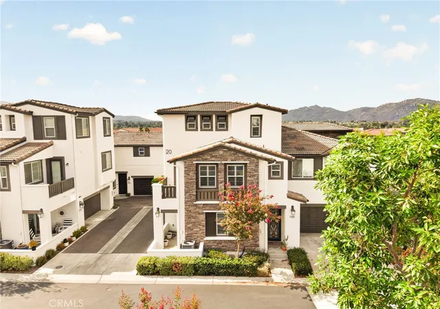 Photo 3 of Condo for sale at 31865 Calle Luz, Temecula, CA 92592 | MLS# SW26176650 | Listing updated on 2026-09-13