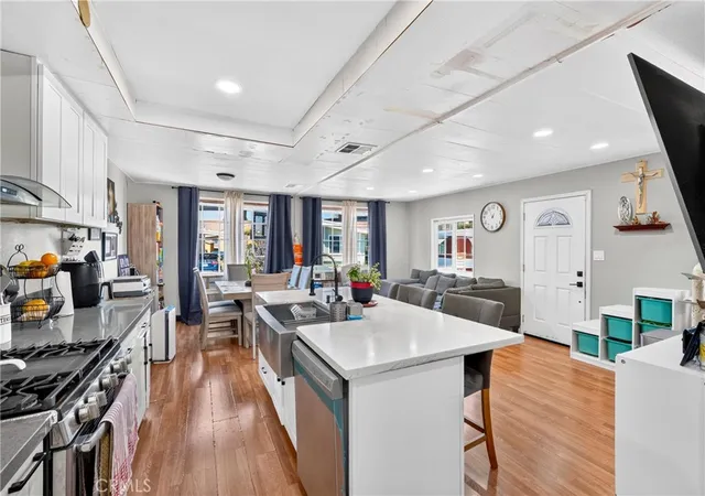 Photo 3 of Manufactured home for sale at 150 E De Anza Ln #150, Tustin, CA 92780 | MLS# DW26162368 | Listing updated on 2026-09-13