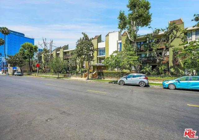Listing Photo 3 - Condo for sale in Park Villas located at 525 S Ardmore Ave, Los Angeles, CA 90020 - Unit #335