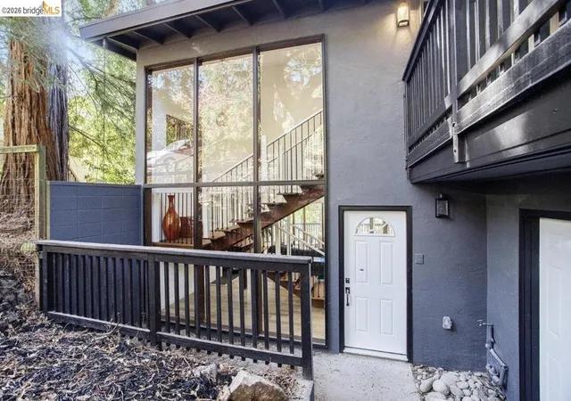 Photo 1 of Single family home for sale at 6855 Gunn Dr, Oakland, CA 94611 | MLS# 41144852 | Listing updated on 2026-10-05