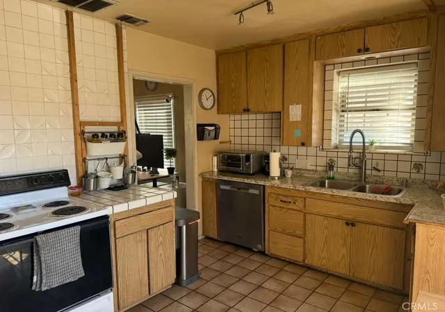 Photo 3 of Single family home for sale at 416 Oakdale Dr, Claremont, CA 91711 | MLS# IV26176813 | Listing updated on 2026-09-21