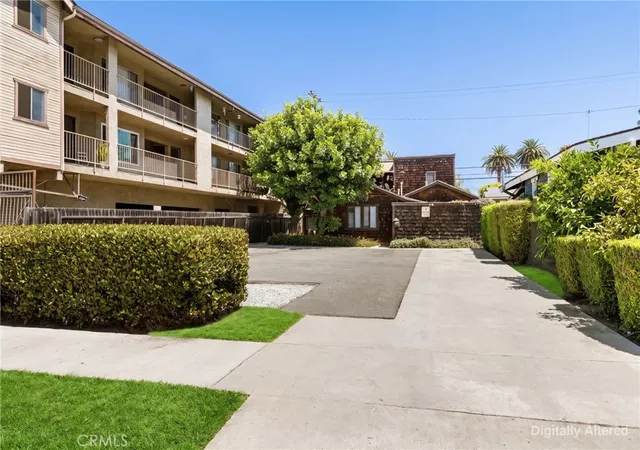 Photo 2 of Multi family home for sale at 1062 Raymond, Long Beach, CA 90804 | MLS# PW26176082 | Listing updated on 2026-09-23