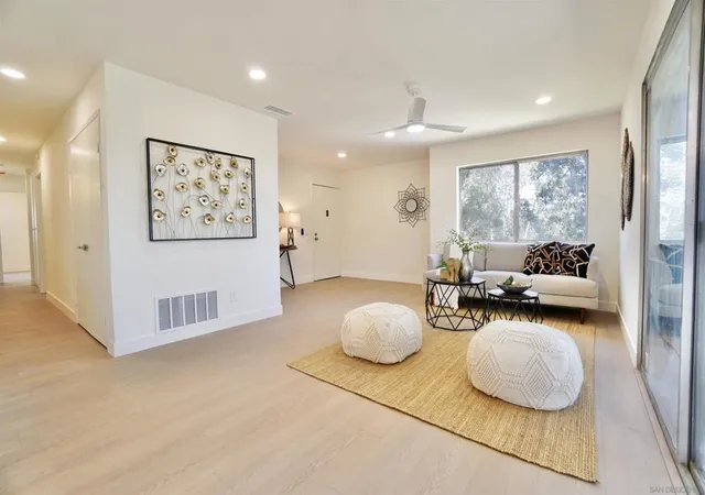 Listing Photo 5 - Condo for sale in building located at 4228 Vis Del Rio Wy, Oceanside, CA 92057 - Unit #1